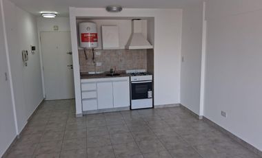 Monoambiente amplio con cochera en alquiler en Morón