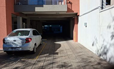 Monoambiente amplio con cochera en alquiler en Morón