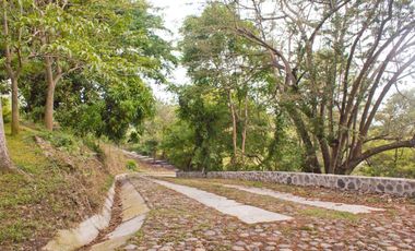ESPECTACULAR PROPIEDAD A UNOS MINUTOS DE COLIMA IDEAL PARA HACER LUGAR EVENTOS