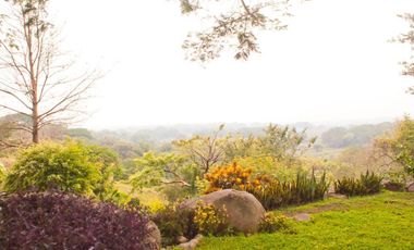ESPECTACULAR PROPIEDAD A UNOS MINUTOS DE COLIMA IDEAL PARA HACER LUGAR EVENTOS