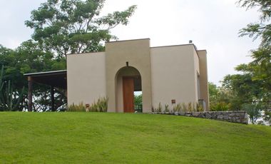 ESPECTACULAR PROPIEDAD A UNOS MINUTOS DE COLIMA IDEAL PARA HACER LUGAR EVENTOS