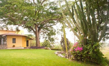 ESPECTACULAR PROPIEDAD A UNOS MINUTOS DE COLIMA IDEAL PARA HACER LUGAR EVENTOS