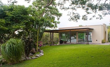 ESPECTACULAR PROPIEDAD A UNOS MINUTOS DE COLIMA IDEAL PARA HACER LUGAR EVENTOS
