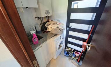Casa de tres dormitorios con parque y pileta