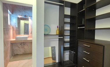 RESIDENCIA EN VENTA 2 PLANTAS, 4 RECÁMARAS, 4.5 BAÑOS. COCHERA PARA 4 AUTOS