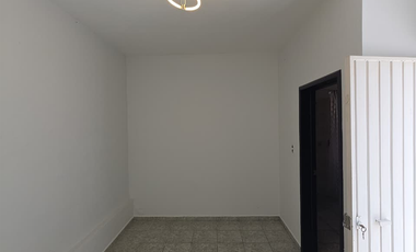 RESIDENCIA EN RENTA 2 PLANTAS, 4 RECÁMARAS, 4.5 BAÑOS. COCHERA PARA 4 AUTOS