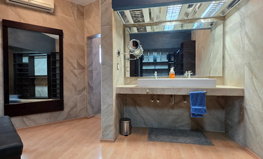 RESIDENCIA EN RENTA 2 PLANTAS, 4 RECÁMARAS, 4.5 BAÑOS. COCHERA PARA 4 AUTOS