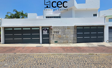 RESIDENCIA EN RENTA 2 PLANTAS, 4 RECÁMARAS, 4.5 BAÑOS. COCHERA PARA 4 AUTOS