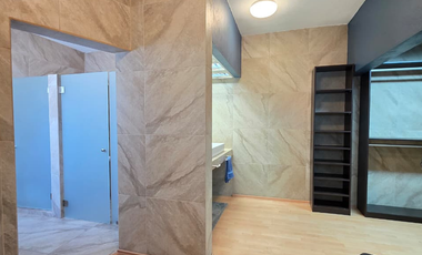 RESIDENCIA EN RENTA 2 PLANTAS, 4 RECÁMARAS, 4.5 BAÑOS. COCHERA PARA 4 AUTOS