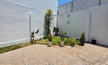 RESIDENCIA EN RENTA 2 PLANTAS, 4 RECÁMARAS, 4.5 BAÑOS. COCHERA PARA 4 AUTOS