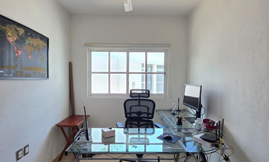 RESIDENCIA EN RENTA 2 PLANTAS, 4 RECÁMARAS, 4.5 BAÑOS. COCHERA PARA 4 AUTOS