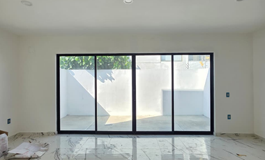 CASA EN VENTA 2 PLANTAS, 3 RECÁMARAS, 2.5 BAÑOS, COCHERA PARA 1 AUTO