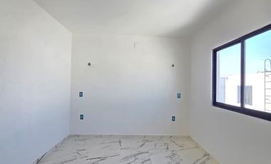 CASA EN VENTA 2 PLANTAS, 3 RECÁMARAS, 2.5 BAÑOS, COCHERA PARA 1 AUTO