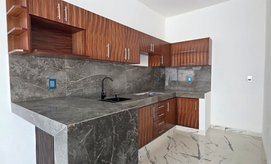 CASA EN VENTA 2 PLANTAS, 3 RECÁMARAS, 2.5 BAÑOS, COCHERA PARA 1 AUTO