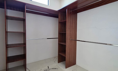 CASA EN VENTA 2 PLANTAS, 3 RECÁMARAS, 2.5 BAÑOS, COCHERA PARA 1 AUTO