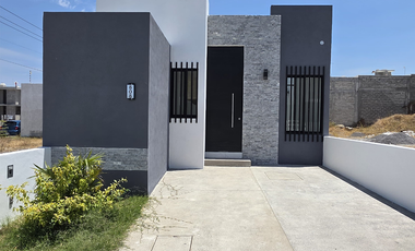 CASA EN VENTA 2 RECÁMARAS, 2 BAÑOS, COCHERA PARA 1 AUTO