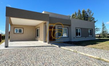ALQUILER CASA 4 AMBIENTES - LAGOS DE SAN ELISEO