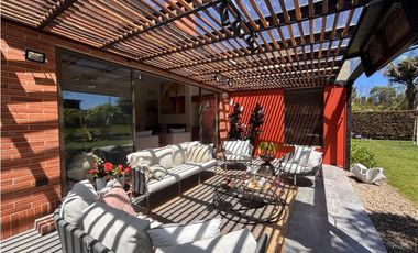 Casa residencial amoblada  en Guaymarar conjunto cerrado  005-R