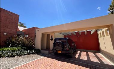 Casa residencial amoblada  en Guaymarar conjunto cerrado  005-R
