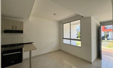 SE ARRIENDA CASA EN CONJUNTO CERRADO VIA LA TEBAIDA