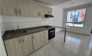 SE ARRIENDA CASA EN CONJUNTO CERRADO VIA LA TEBAIDA