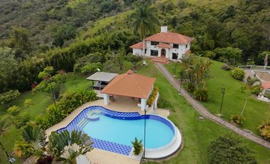 FINCA EN VENTA SILVANIA, DOS CASAS, PISCINA, CAPILLA
