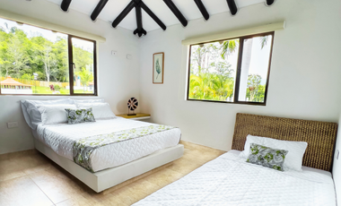 FINCA EN VENTA SILVANIA, DOS CASAS, PISCINA, CAPILLA