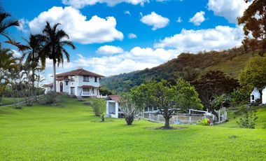FINCA EN VENTA SILVANIA, DOS CASAS, PISCINA, CAPILLA