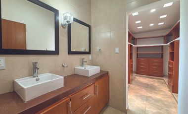 CASA CERCA DEL PARQUE EN VENTA EN LOMAS RESIDENCIAL