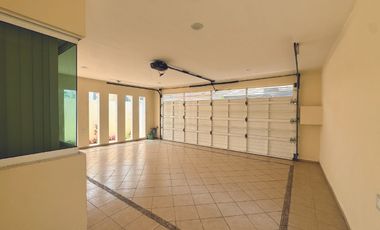 CASA CERCA DEL PARQUE EN VENTA EN LOMAS RESIDENCIAL