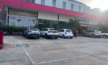 Renta local comercial en plaza