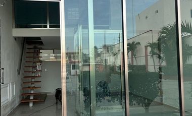 Renta local comercial en plaza