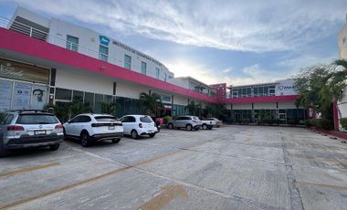 Renta local comercial en plaza
