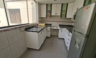 DÚPLEX AMPLIO EN SURCO – ESPACIO, COMODIDAD Y UBICACIÓN