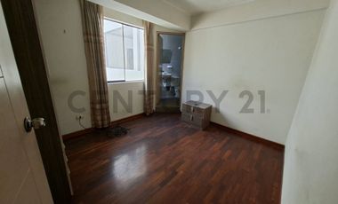 DÚPLEX AMPLIO EN SURCO – ESPACIO, COMODIDAD Y UBICACIÓN