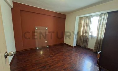DÚPLEX AMPLIO EN SURCO – ESPACIO, COMODIDAD Y UBICACIÓN