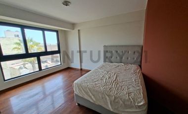 DÚPLEX AMPLIO EN SURCO – ESPACIO, COMODIDAD Y UBICACIÓN