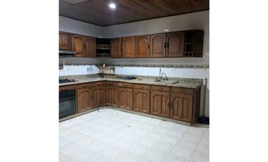 Casa en arriendo comercial o para vivienda en la castellana