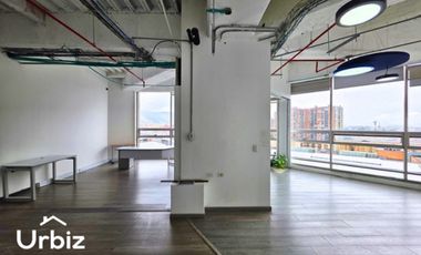 Arriendo Oficina de 81m² con vista panorámica en CC Santa Fe