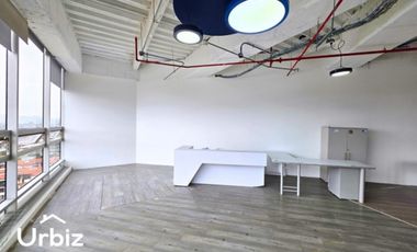 Arriendo Oficina de 81m² con vista panorámica en CC Santa Fe