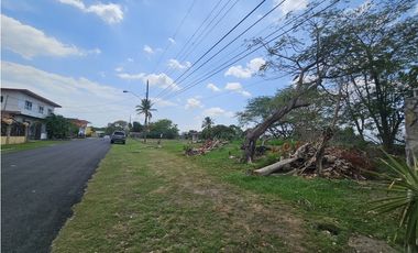 Se vende lote a pasos del mar en Costa esmeralda, San Carlos.