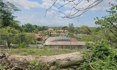 Se vende lote a pasos del mar en Costa esmeralda, San Carlos.