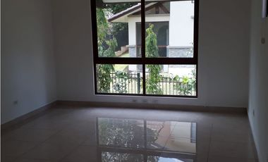 SE VENDE CASA EN PH SENDEROS - CAMINO DE CRUCES - CLAYTON