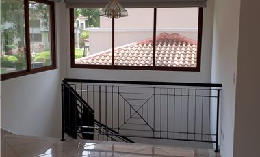 SE VENDE CASA EN PH SENDEROS - CAMINO DE CRUCES - CLAYTON
