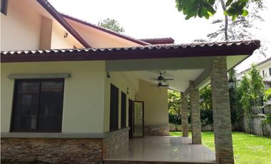 SE VENDE CASA EN PH SENDEROS - CAMINO DE CRUCES - CLAYTON