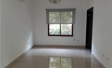 SE VENDE CASA EN PH SENDEROS - CAMINO DE CRUCES - CLAYTON