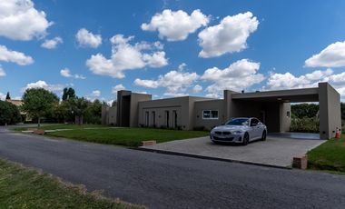 casa a estrenar de 5 ambientes en venta