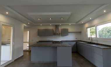 casa a estrenar de 5 ambientes en venta