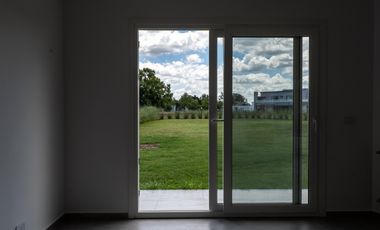casa a estrenar de 5 ambientes en venta