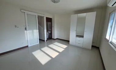 4 Bedroom Townhouse for rent at Ban Warisara 7 Burapaphat